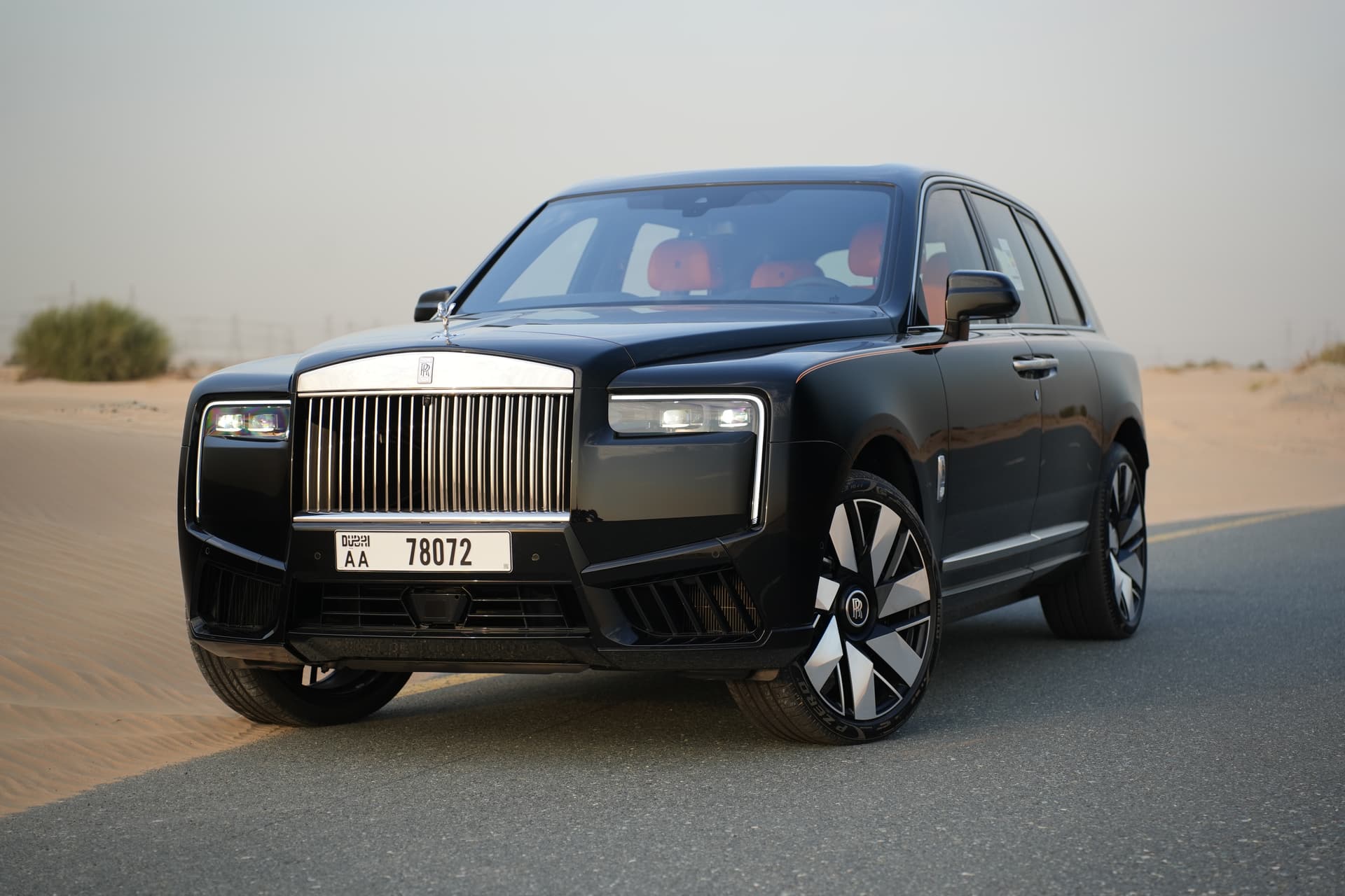 Rolls-Royce Cullinan 2025 mieten in Dubai - Frontansicht
