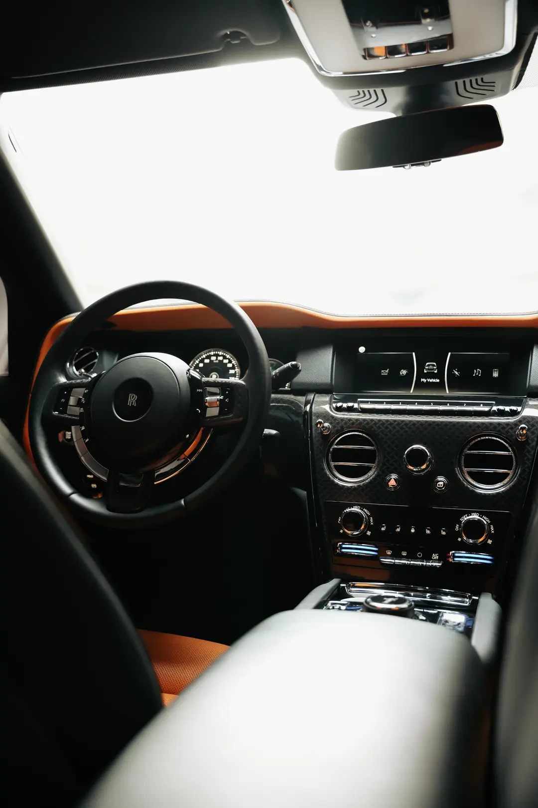 Rolls-Royce Cullinan Black Badge 2023 Rental Dubai - View 4