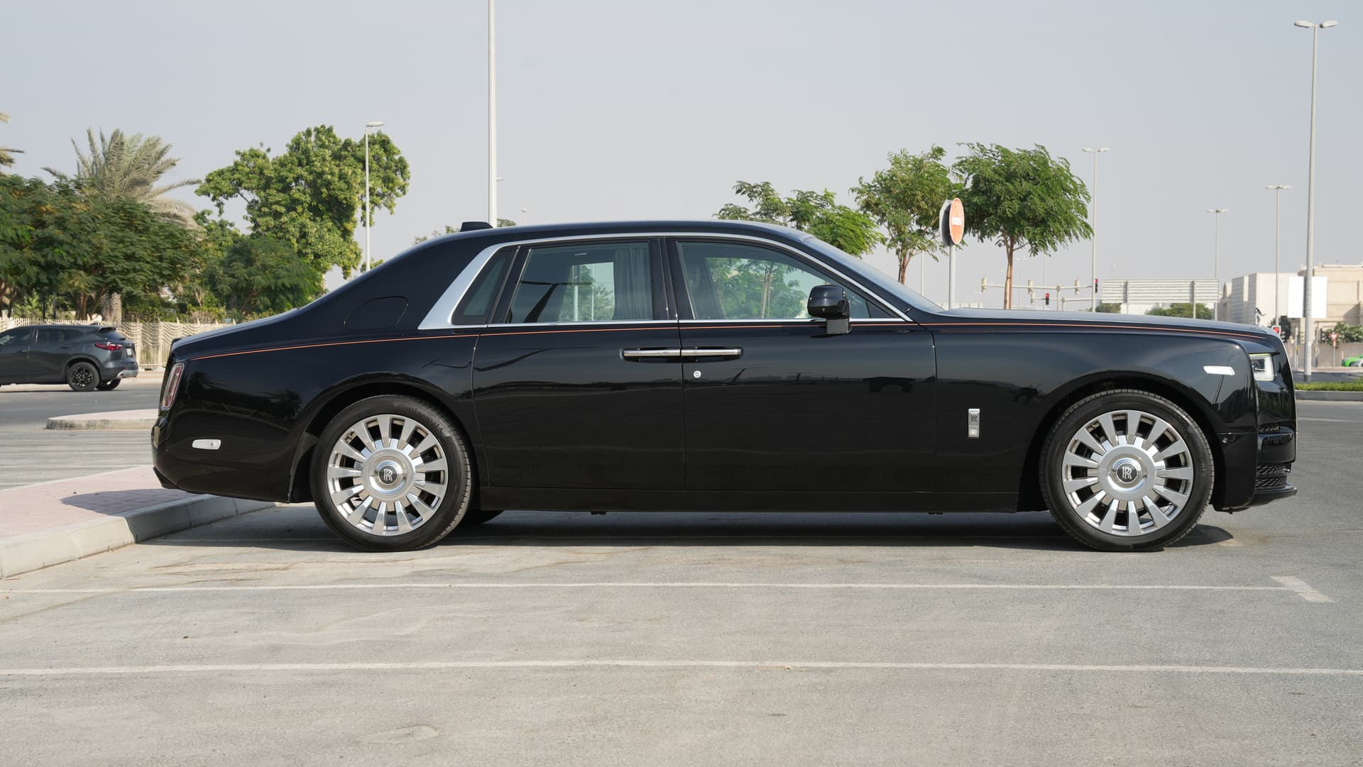 Rolls-Royce Phantom 2022 huren Dubai - Weergave 4