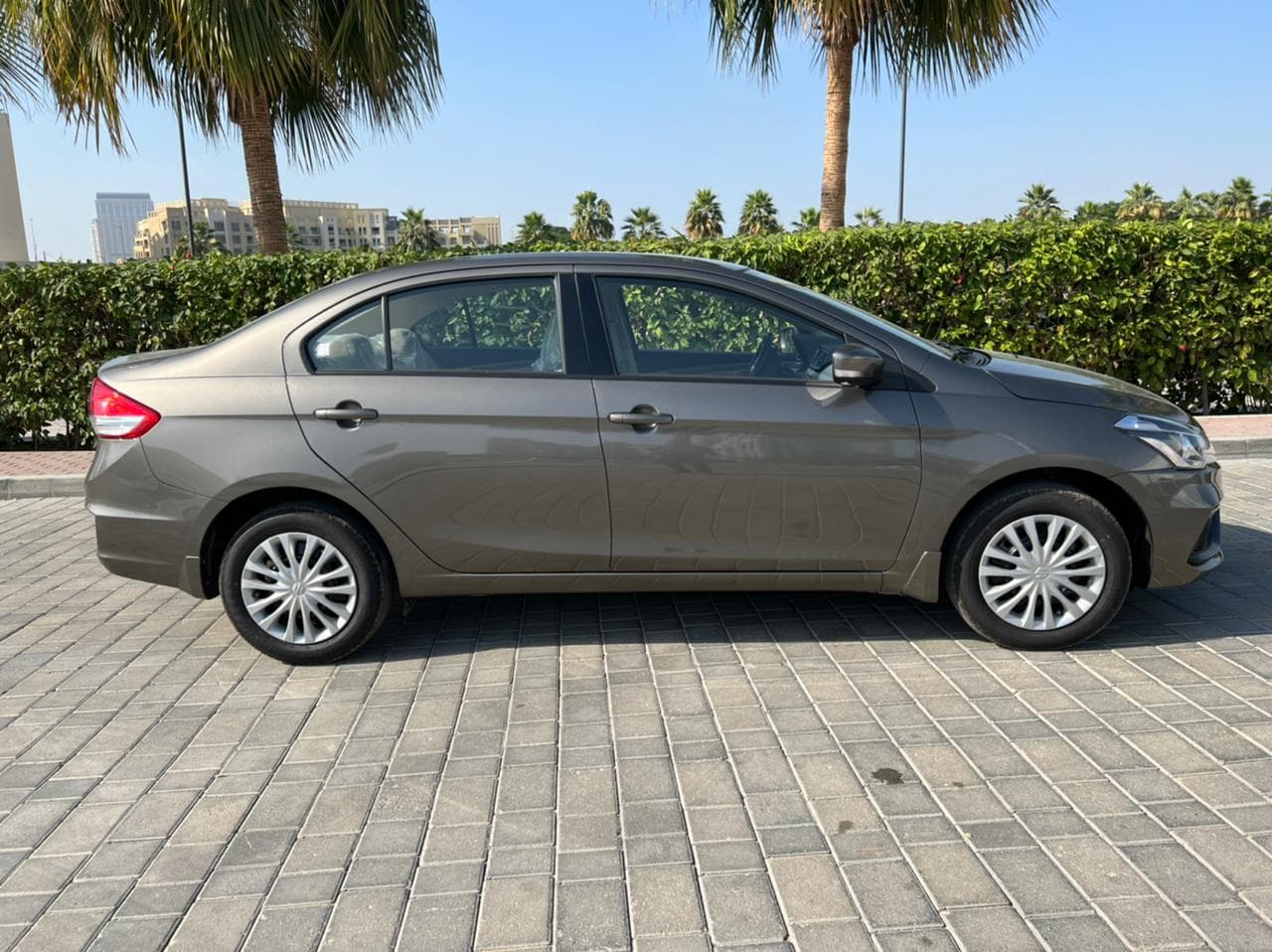 Suzuki Ciaz 2022 mieten in Dubai - Ansicht 2