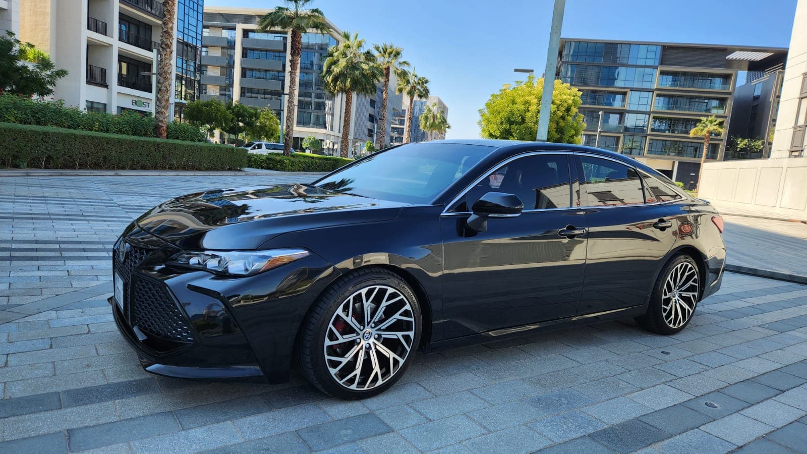 Toyota Avalon 2020 huren Dubai - Vooraanzicht