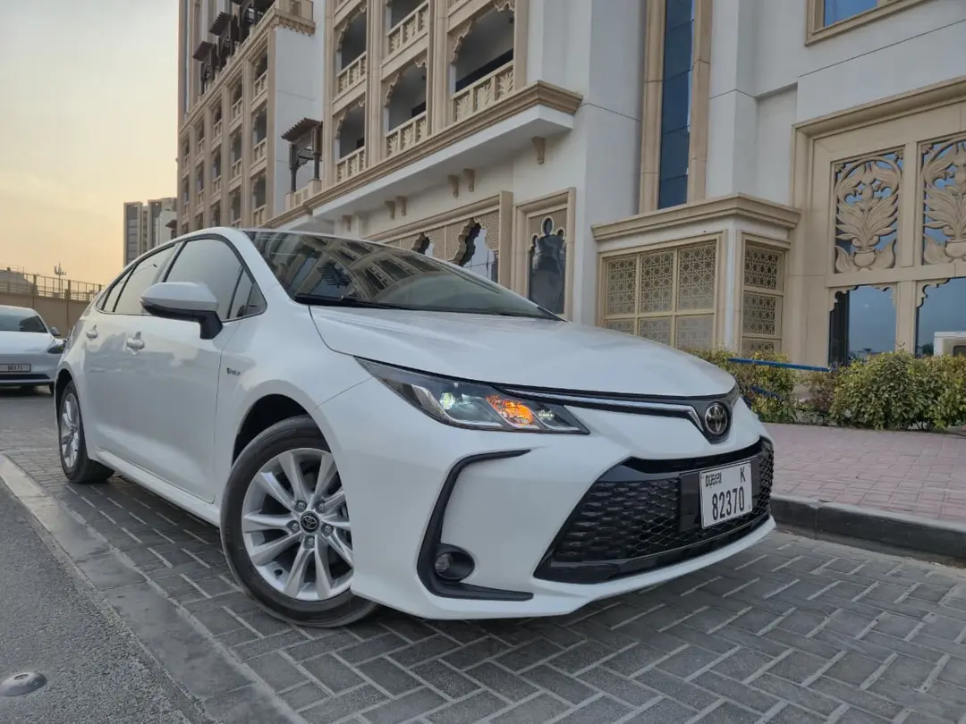 Toyota Corolla 2025 Hybrid mieten in Dubai - Frontansicht