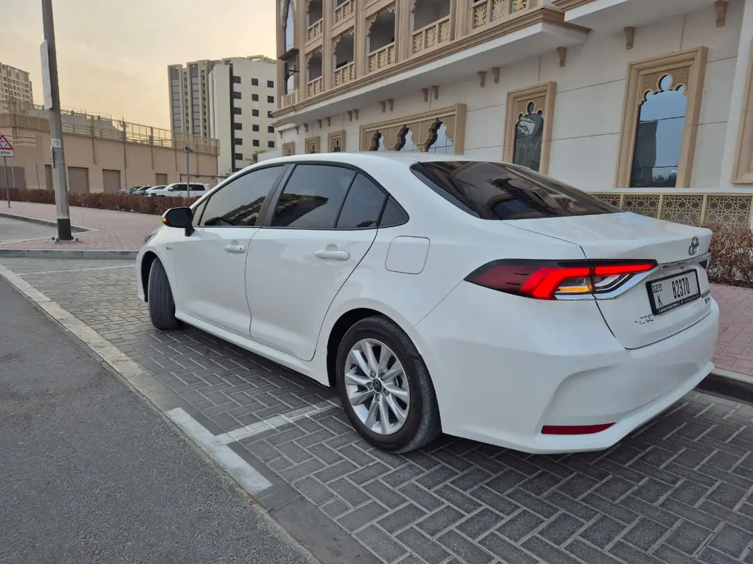 Toyota Corolla 2025 Hybrid mieten in Dubai - Ansicht 2