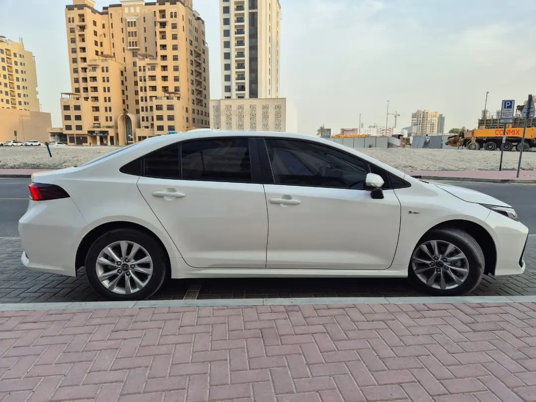 Toyota Corolla 2025 Hybrid mieten in Dubai - Ansicht 3