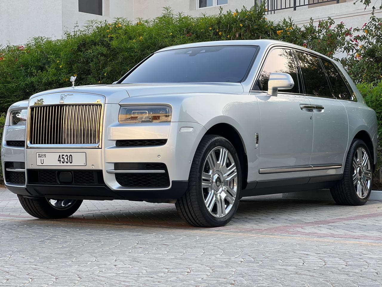 تأجير Rolls-Royce Cullinan 2020 في دبي - صورة تفصيلية