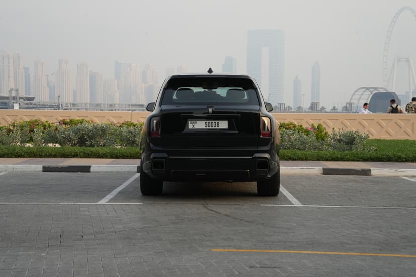 Rolls-Royce Cullinan Black Badge 2025 mieten in Dubai - Ansicht 4