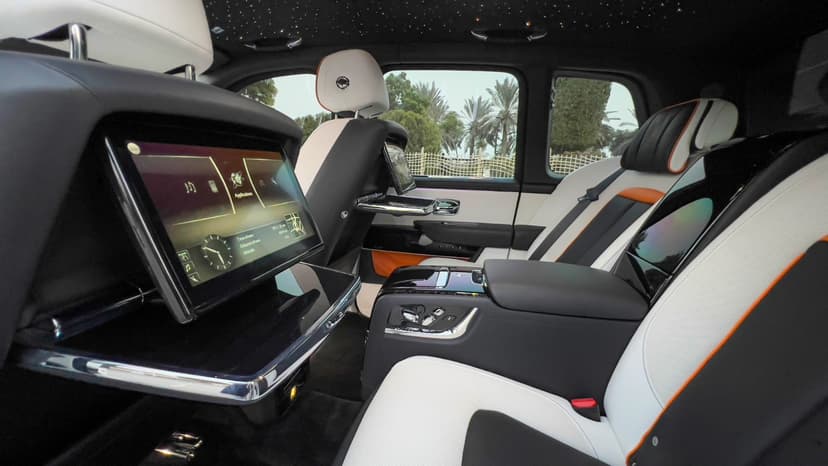 تأجير Rolls-Royce Cullinan Mansory 2021 في دبي - صورة 10