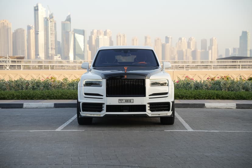 تأجير Rolls-Royce Cullinan Mansory 2021 في دبي - صورة 2