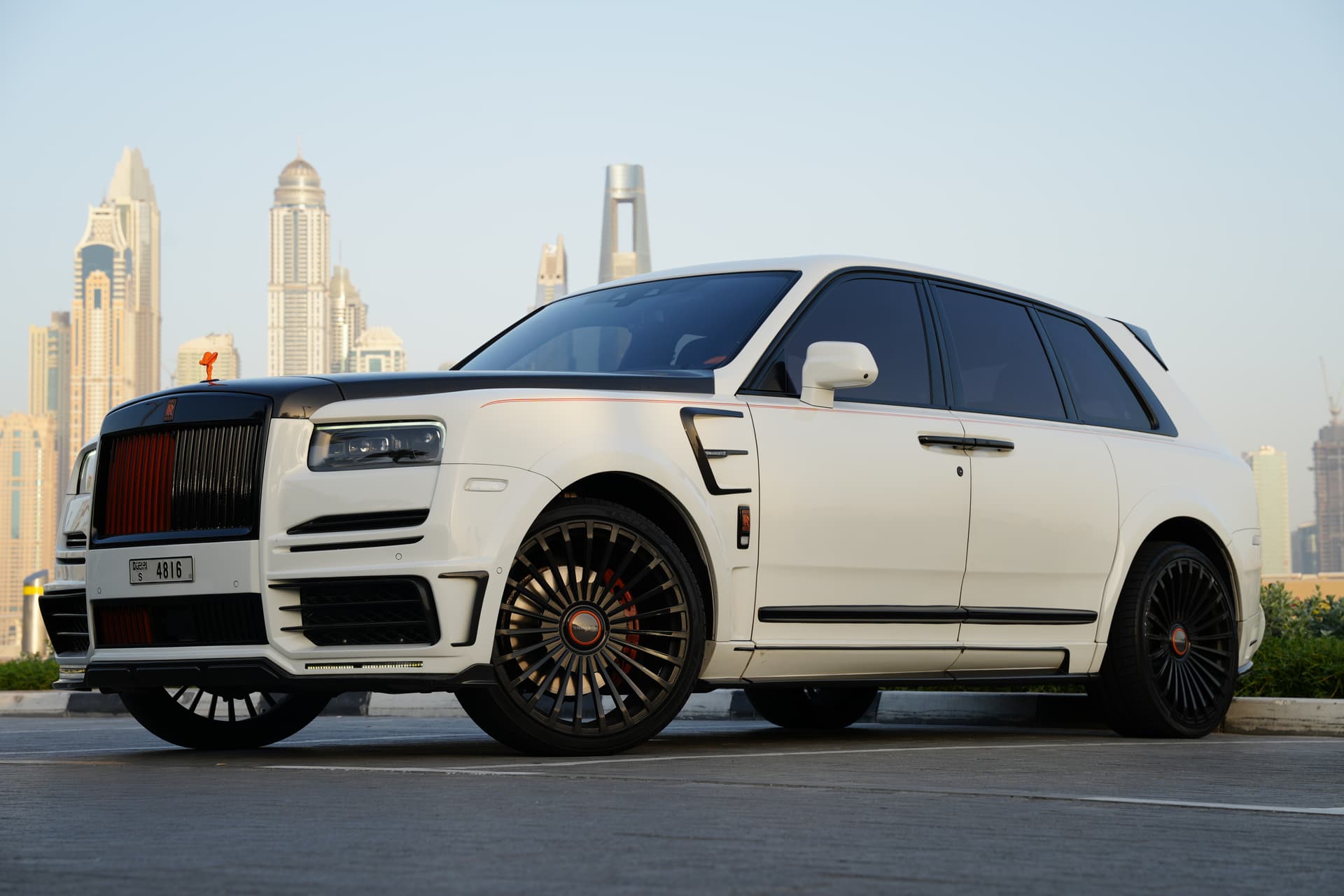 تأجير Rolls-Royce Cullinan Mansory 2021 في دبي - صورة تفصيلية