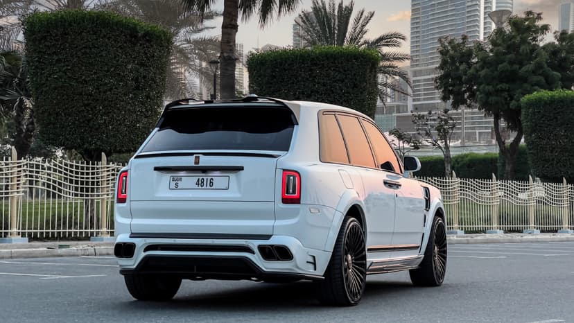 تأجير Rolls-Royce Cullinan Mansory 2021 في دبي - صورة 4