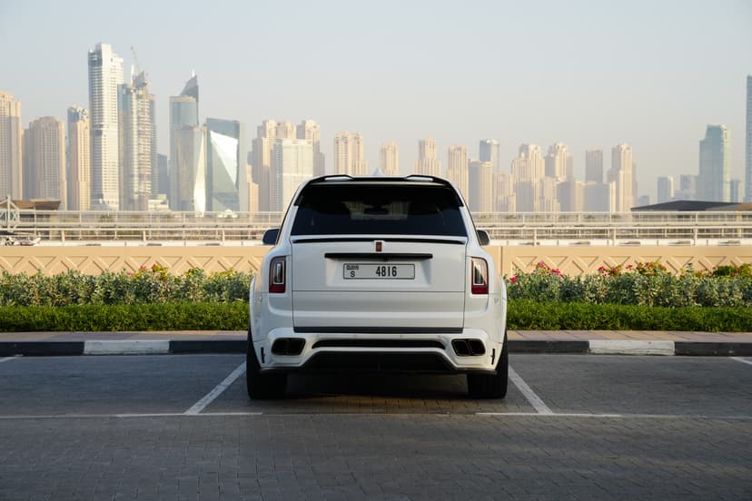 تأجير Rolls-Royce Cullinan Mansory 2021 في دبي - صورة 5