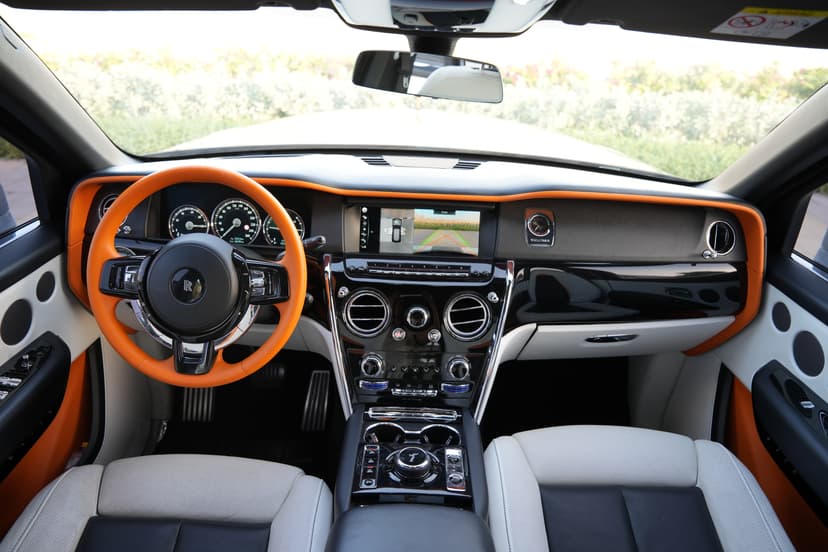 تأجير Rolls-Royce Cullinan Mansory 2021 في دبي - صورة 8
