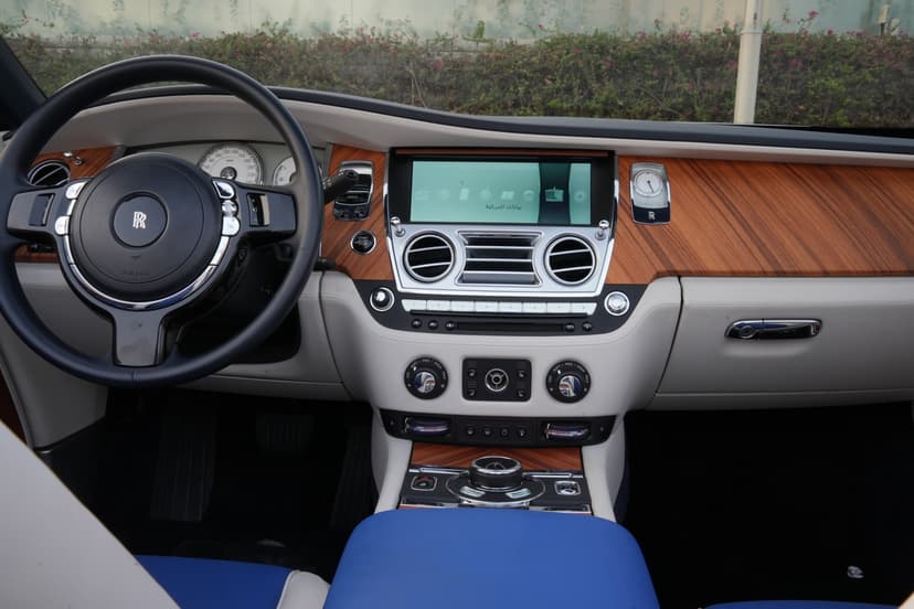 Rolls-Royce Dawn 2016 Rental Dubai - View 12